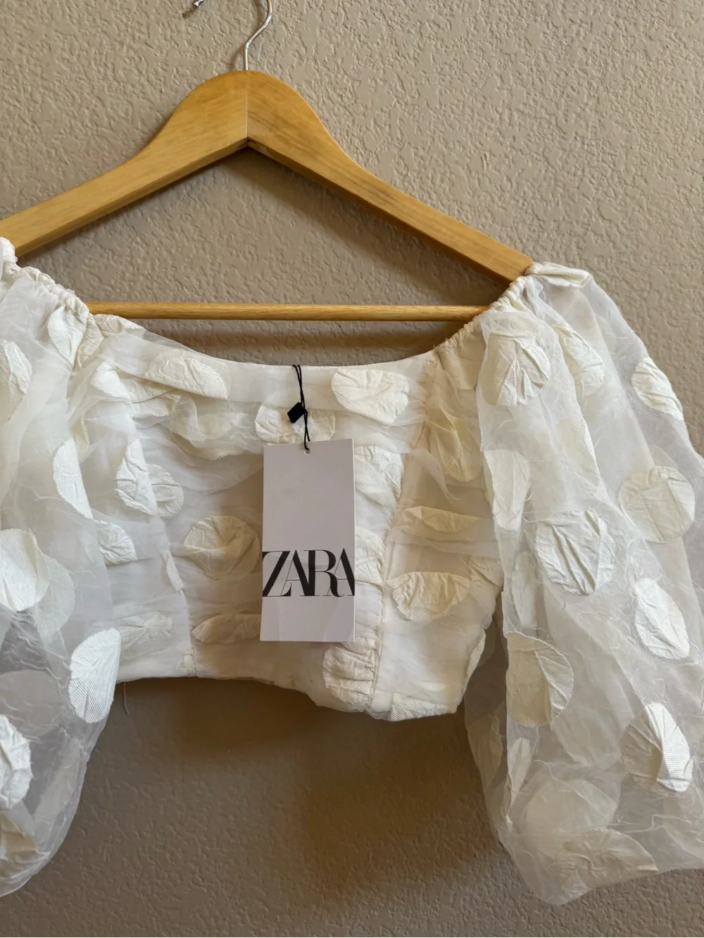 Zara NWT Blogger Favorite White 3D Floral Organza Puff Sleeve Crop Top